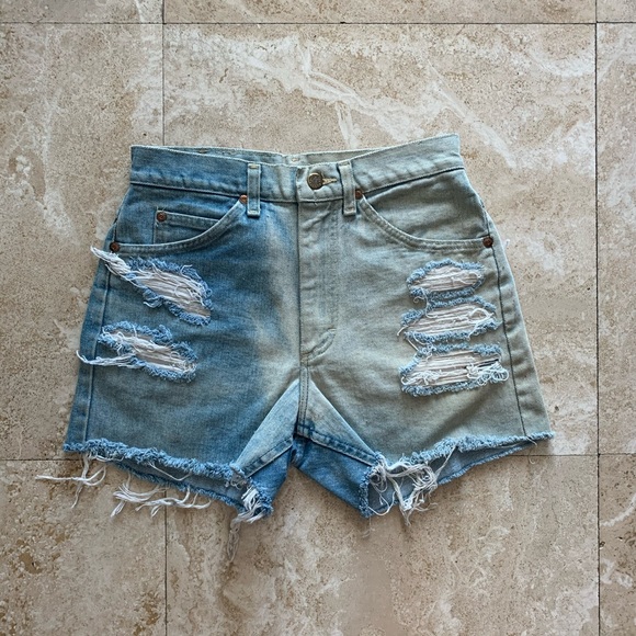 Vintage lee dual wash high waisted denim shorts 26 - Picture 2 of 3